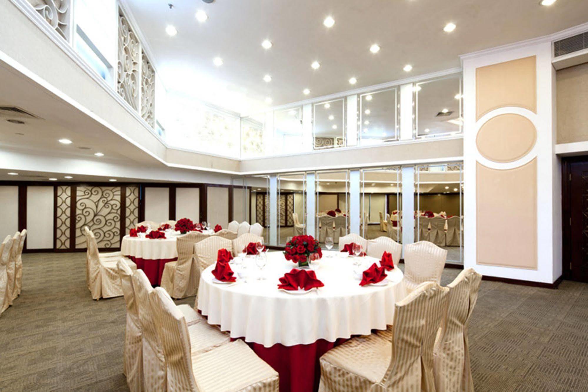 Rosedale Hotel & Suites Guangzhou - Free Shuttle Bus To Canton Fair Екстериор снимка